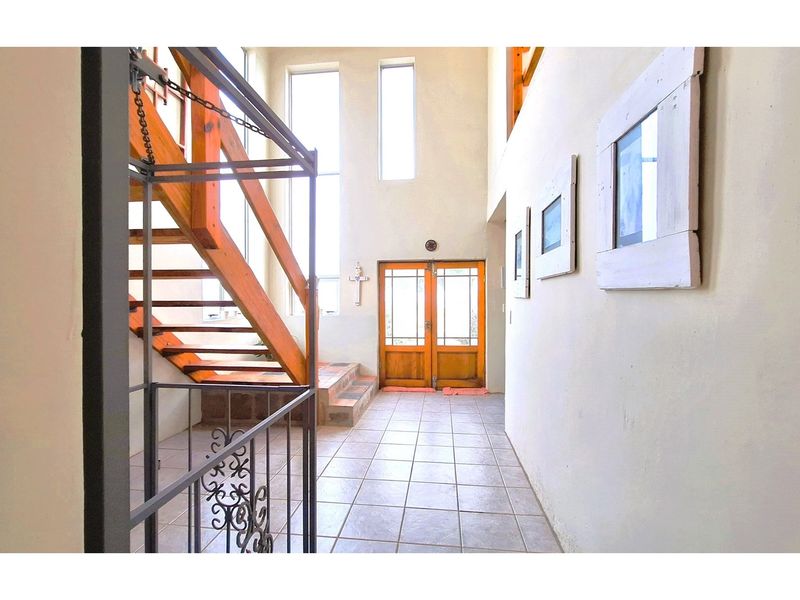 Large Seaside Family Home with Income Potential - 92 Metres from Golden Mile Beach! - Photo 2