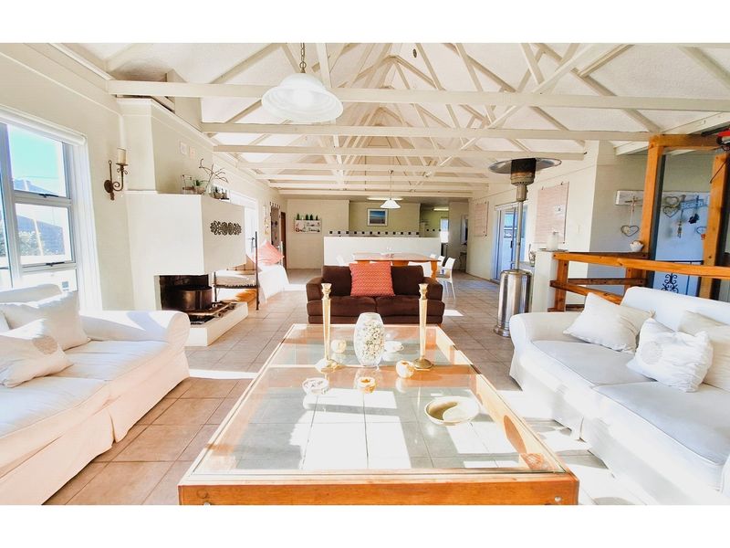 Large Seaside Family Home with Income Potential - 92 Metres from Golden Mile Beach! - Photo 4