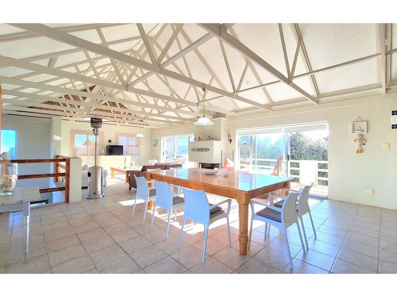 Large Seaside Family Home with Income Potential - 92 Metres from Golden Mile Beach! - Photo 6