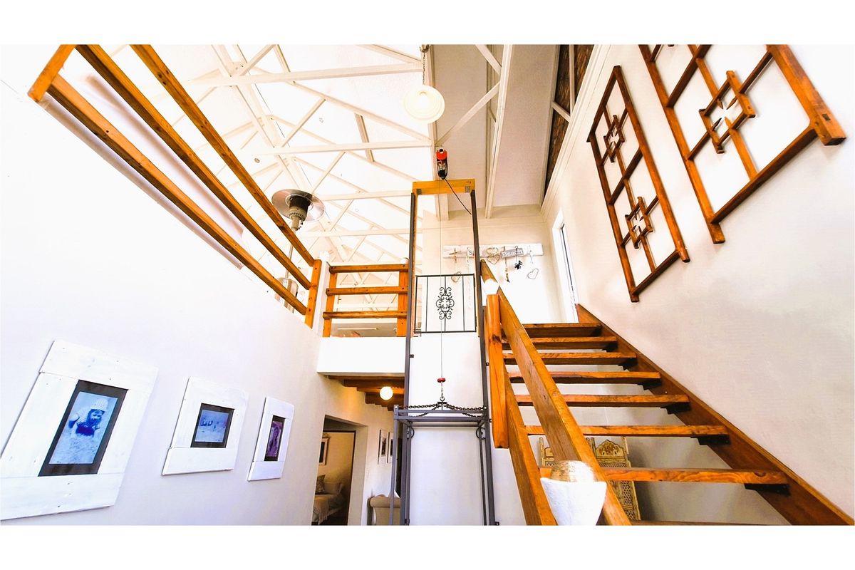 Large Seaside Family Home with Income Potential - 92 Metres from Golden Mile Beach! - Photo 3