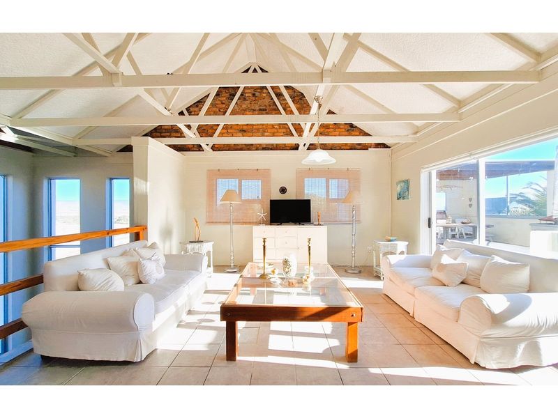 Large Seaside Family Home with Income Potential - 92 Metres from Golden Mile Beach! - Photo 5