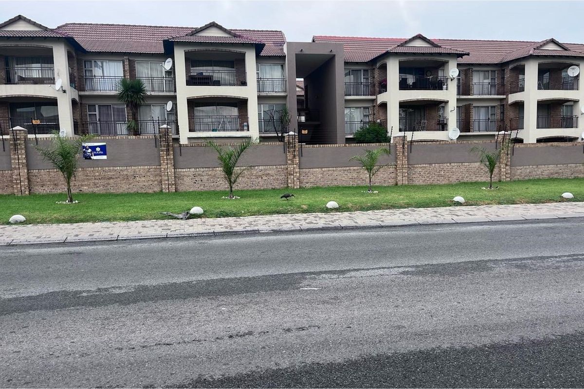 Stunning 2-Bedroom First-Floor Apartment in Noordwyk, Midrand - Photo 3