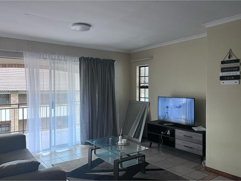 Stunning 2-Bedroom First-Floor Apartment in Noordwyk, Midrand - Photo 5