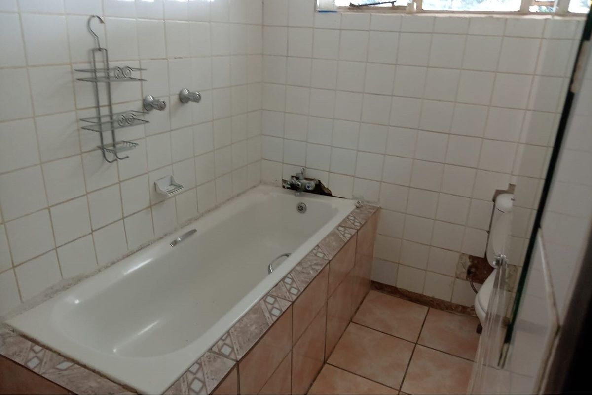 Beautiful Free standing Full title House for sale - Photo 5