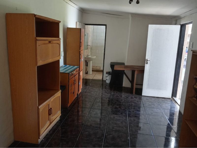 Beautiful Free standing Full title House for sale - Photo 6