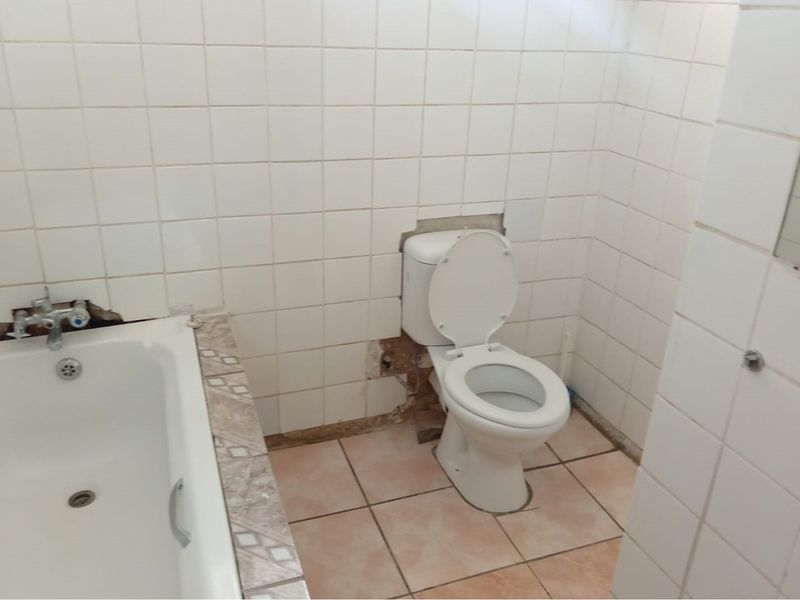 Beautiful Free standing Full title House for sale - Photo 7