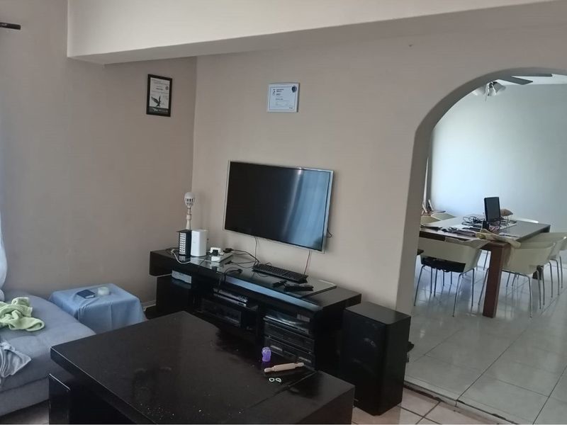 Beautiful Free standing Full title House for sale - Photo 10