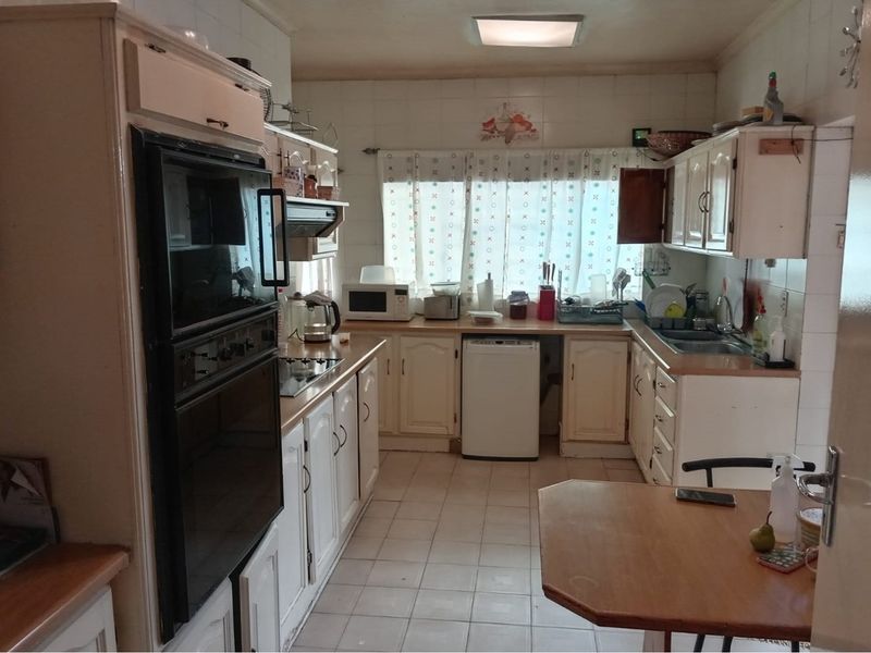 Beautiful Free standing Full title House for sale - Photo 9