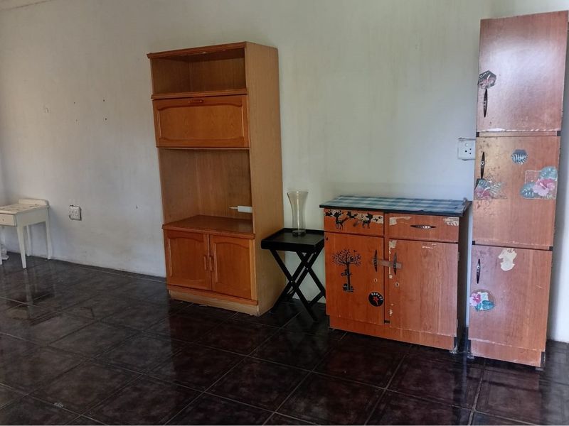 Beautiful Free standing Full title House for sale - Photo 8