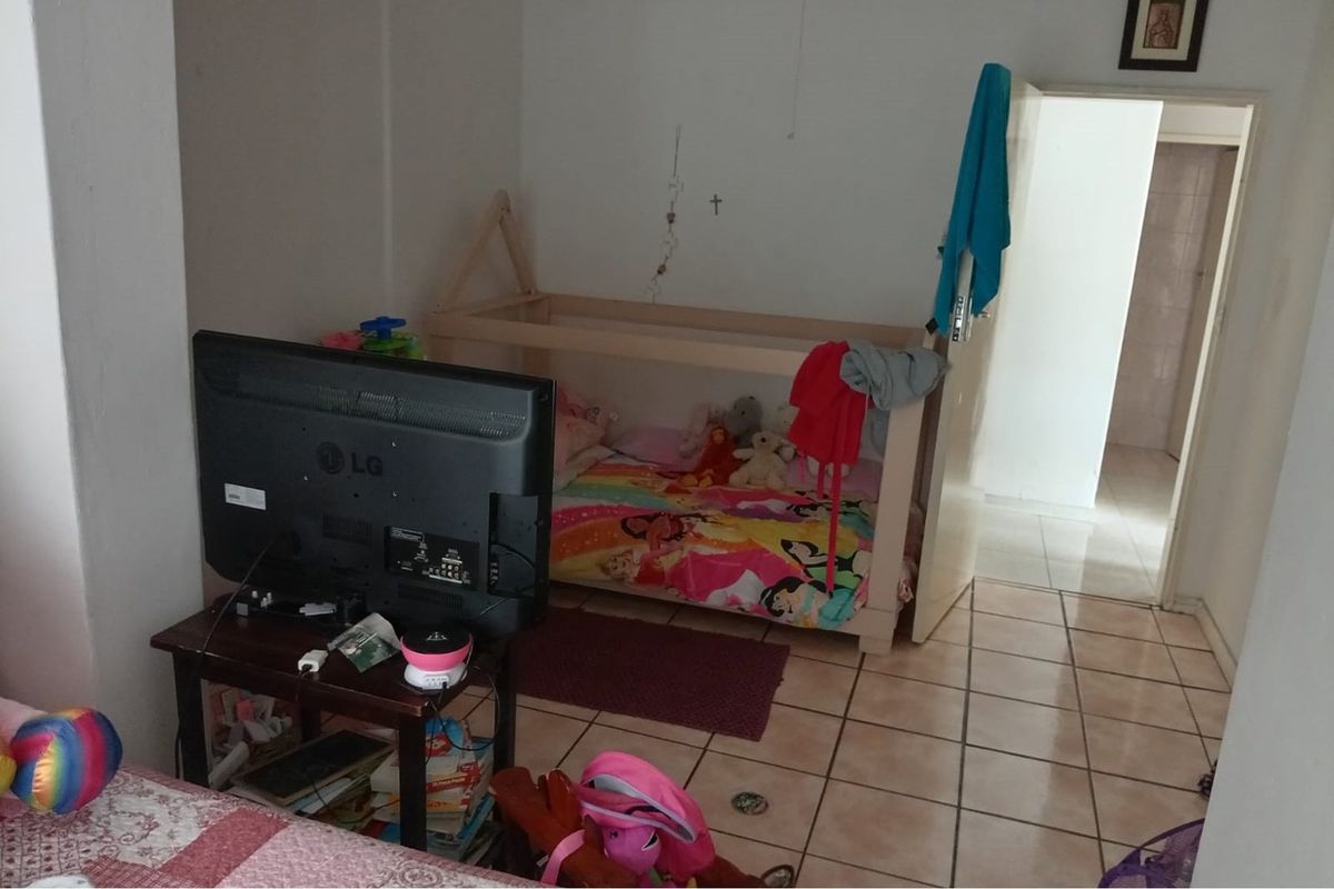 Beautiful Free standing Full title House for sale - Photo 4