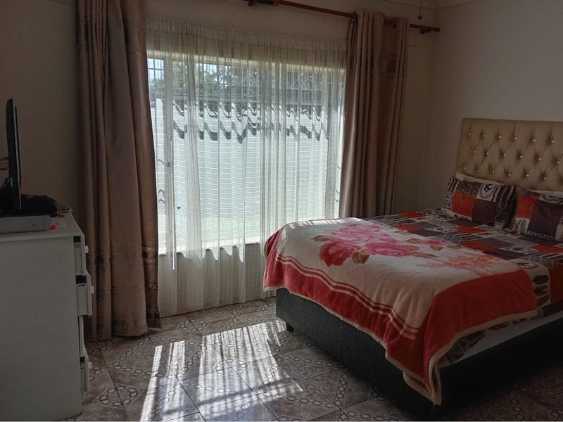 Beautiful Free standing Full title House for sale - Photo 2