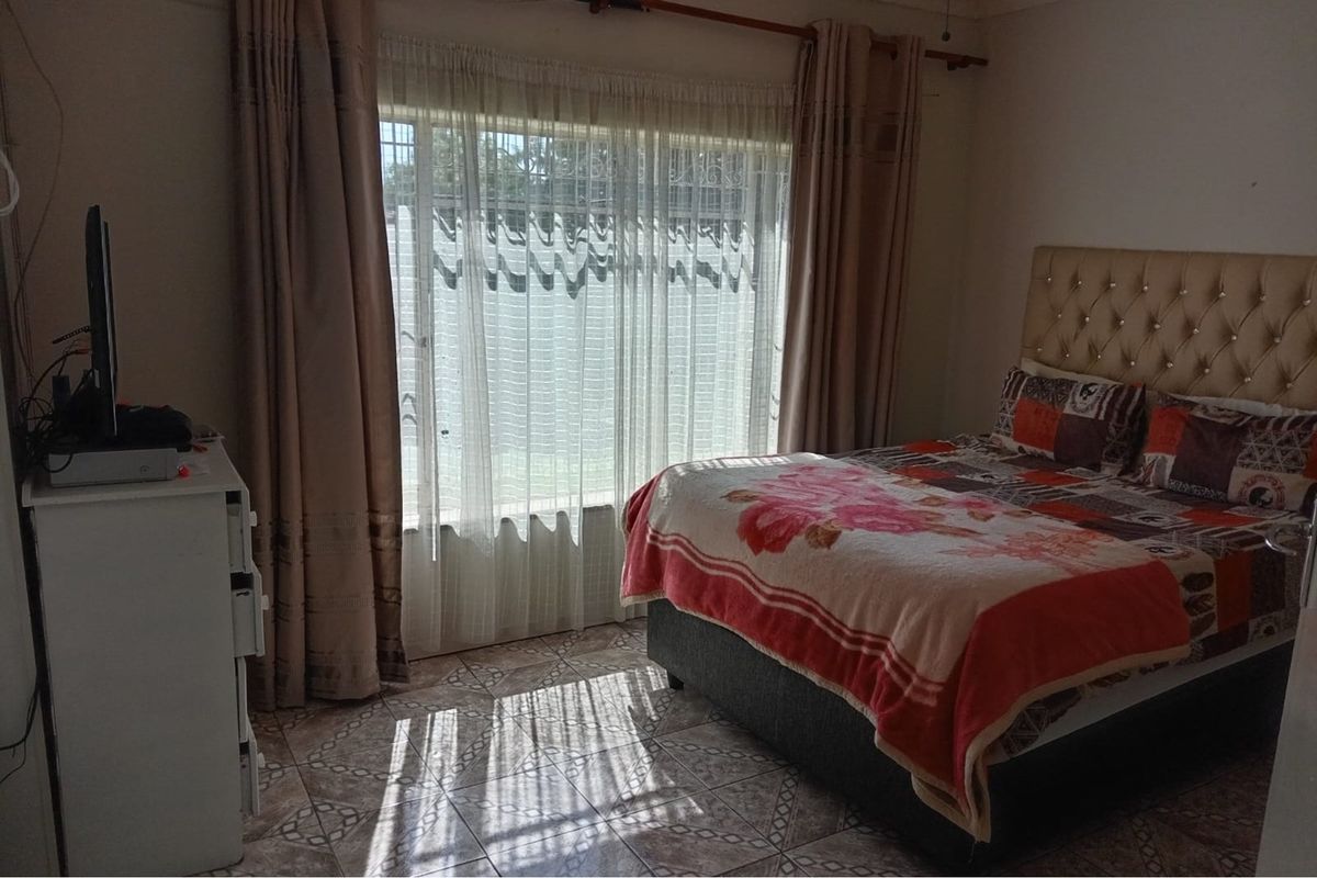 Beautiful Free standing Full title House for sale - Photo 2