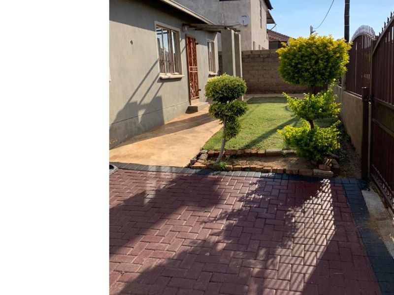 Charming 3-Bed Home in Mahube Valley for Sale - Photo 7