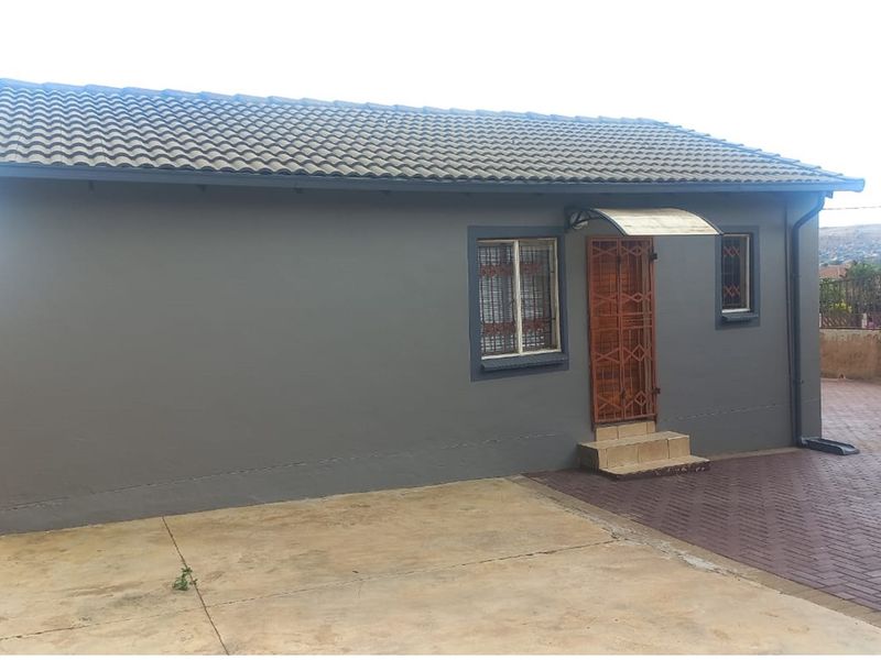 Charming 3-Bed Home in Mahube Valley for Sale - Photo 4