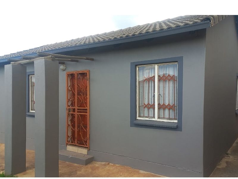 Charming 3-Bed Home in Mahube Valley for Sale - Photo 3