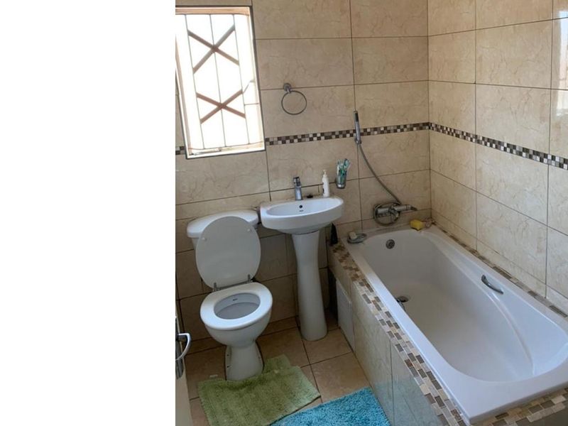 Charming 3-Bed Home in Mahube Valley for Sale - Photo 10