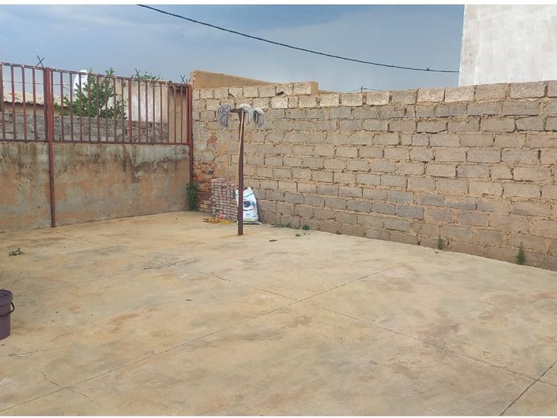 Charming 3-Bed Home in Mahube Valley for Sale - Photo 8