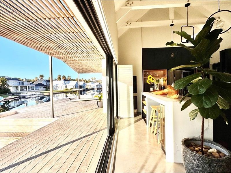 Exceptional Modern Waterfront Living in the Prestigious Marina Martinique - Photo 5