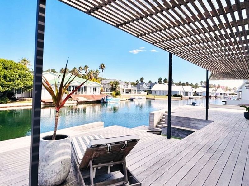 Exceptional Modern Waterfront Living in the Prestigious Marina Martinique - Photo 2