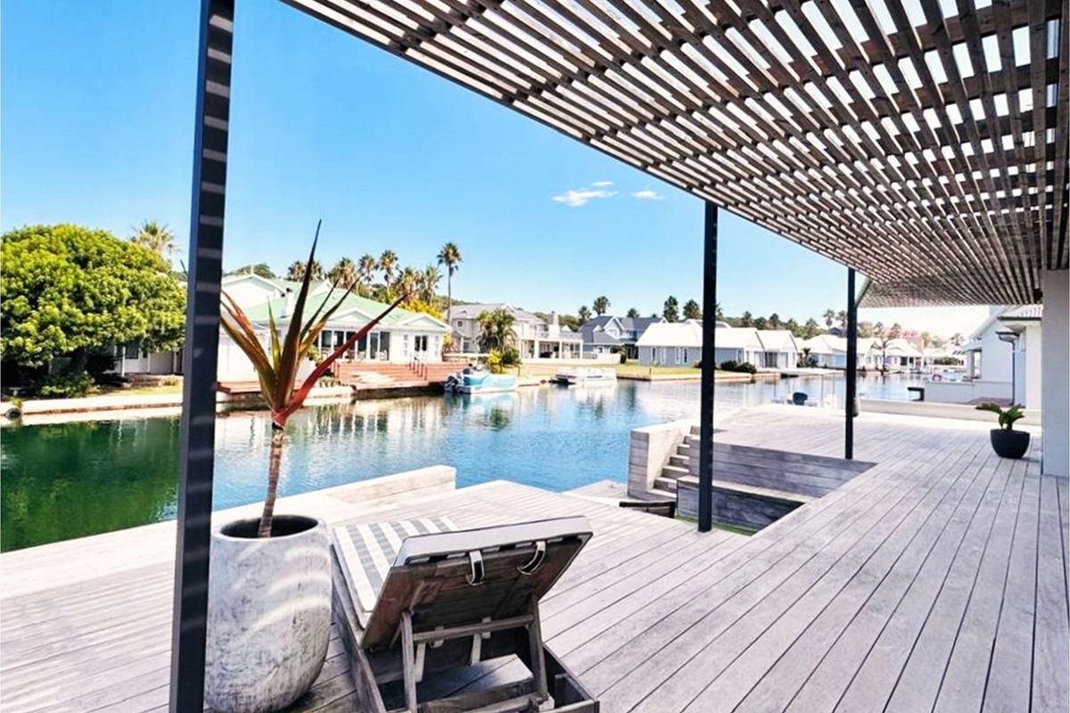 Exceptional Modern Waterfront Living in the Prestigious Marina Martinique - Photo 2