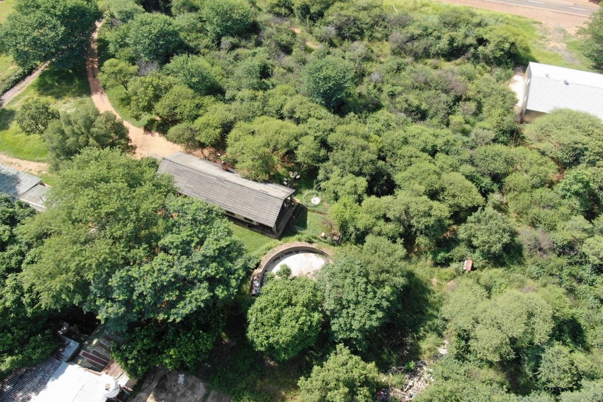 Cashflow positive smallholding with operating businesses and accommodation - Photo 3