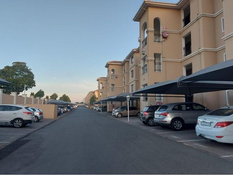 2 bedroom Apartment for Sale in Carlswald ,Midrand - Photo 2
