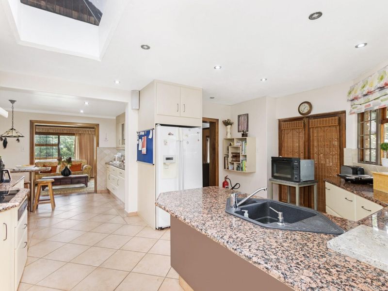 Elegant 5-Bedroom Home with Expansive Living Spaces and Exceptional Amenities - Photo 10