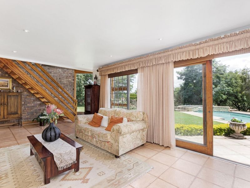 Elegant 5-Bedroom Home with Expansive Living Spaces and Exceptional Amenities - Photo 6