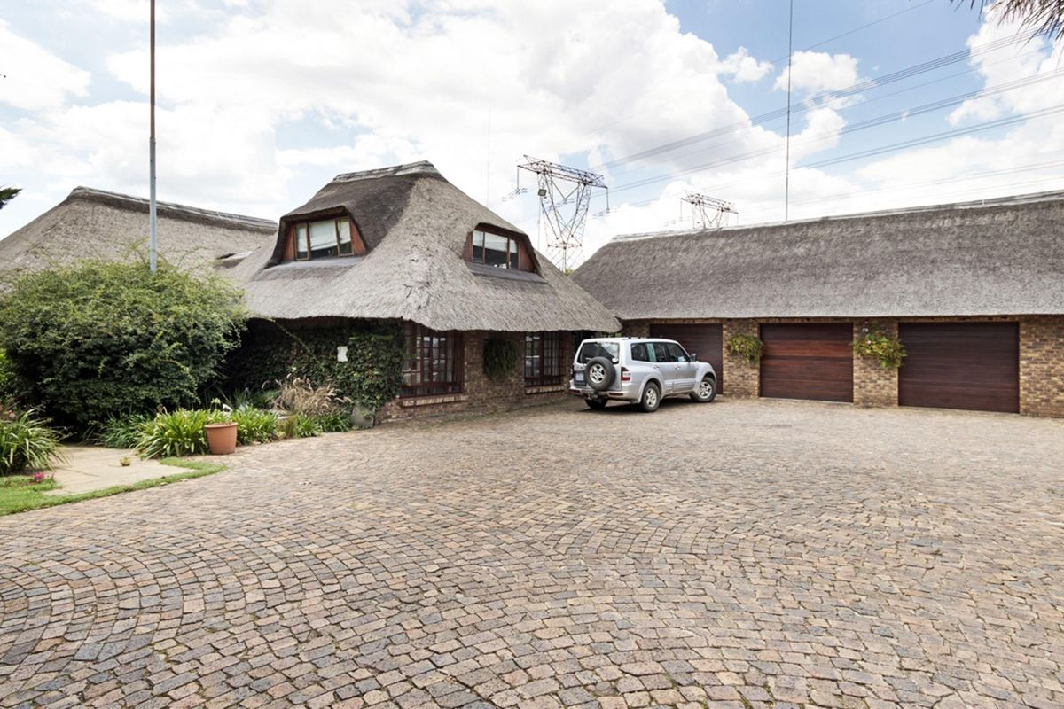 Elegant 5-Bedroom Home with Expansive Living Spaces and Exceptional Amenities - Photo 2