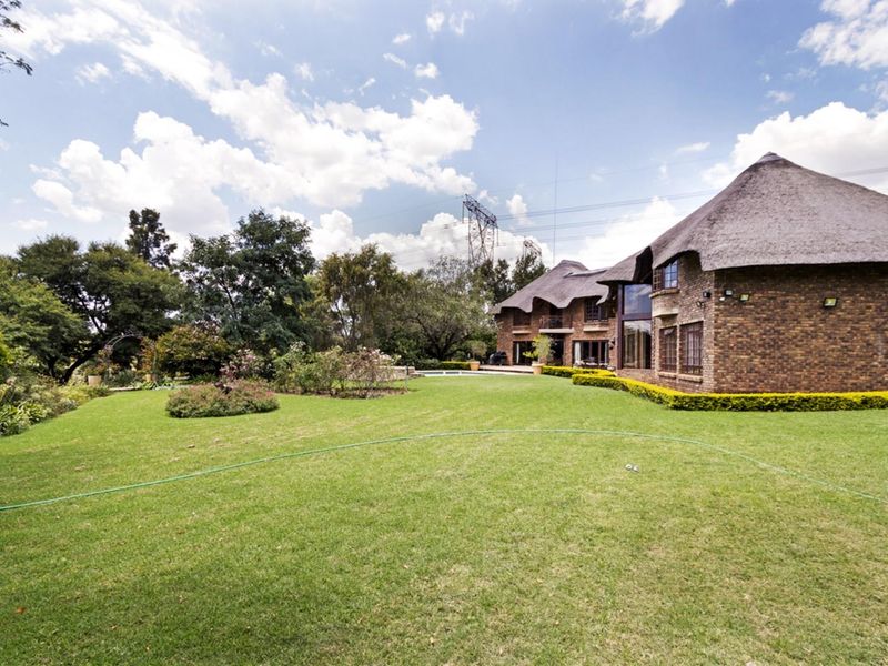 Elegant 5-Bedroom Home with Expansive Living Spaces and Exceptional Amenities - Photo 4