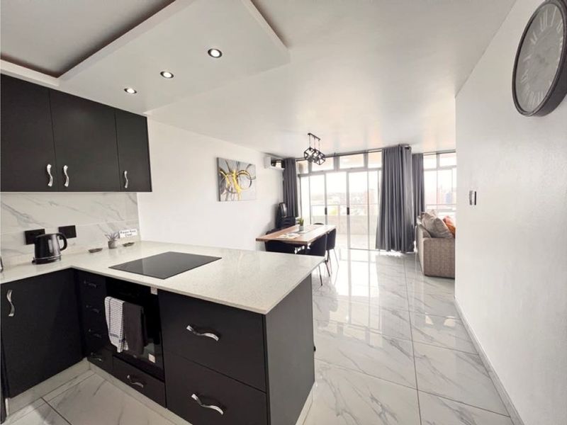 2 Bed 2 Bath Fully Furnished and Elegant South Beach Retreat with Sea Views - Photo 2