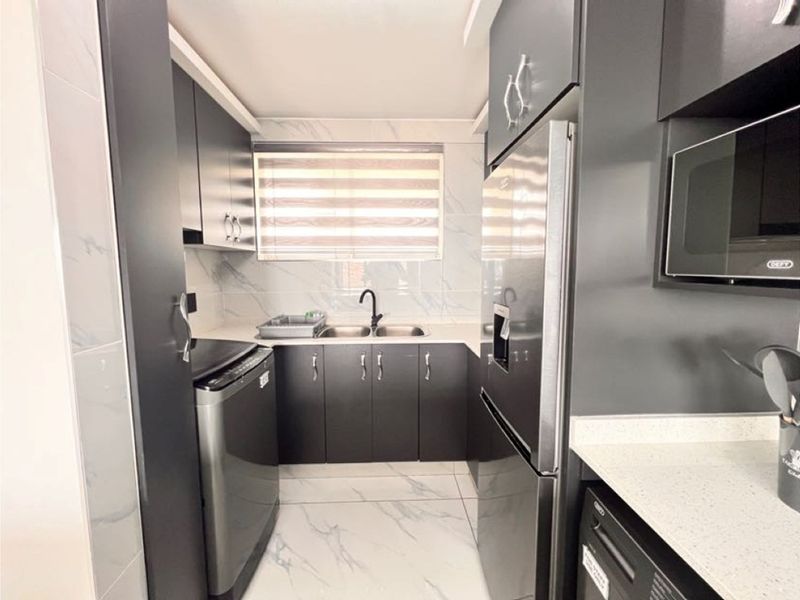 2 Bed 2 Bath Fully Furnished and Elegant South Beach Retreat with Sea Views - Photo 6