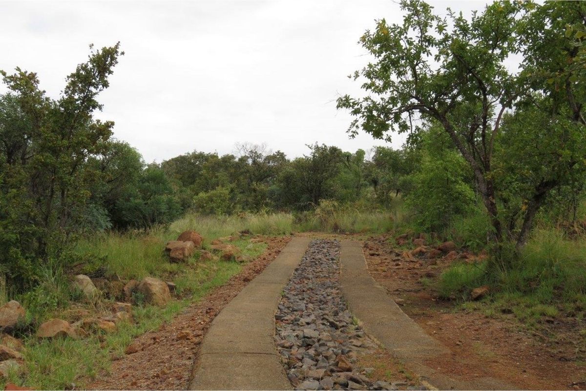 Zwartkloof Private Game Reserve-South facing stand with stunning mountain views and rock formations - Photo 5