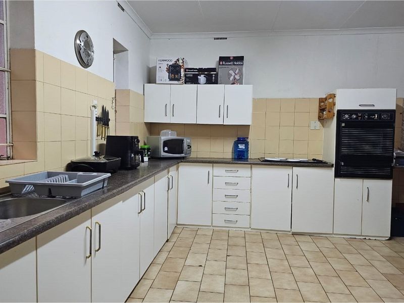 Charming Barberton Home with Spacious Garden - Photo 8