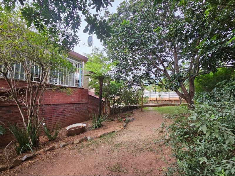 Charming Barberton Home with Spacious Garden - Photo 4