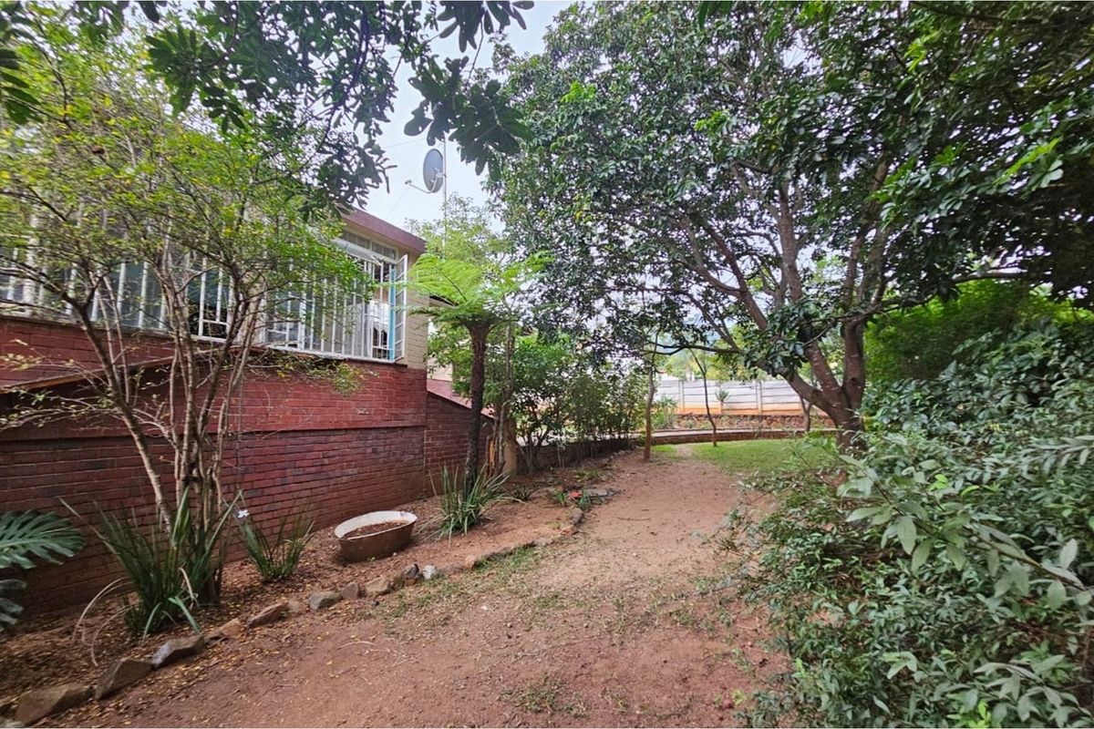 Charming Barberton Home with Spacious Garden - Photo 4