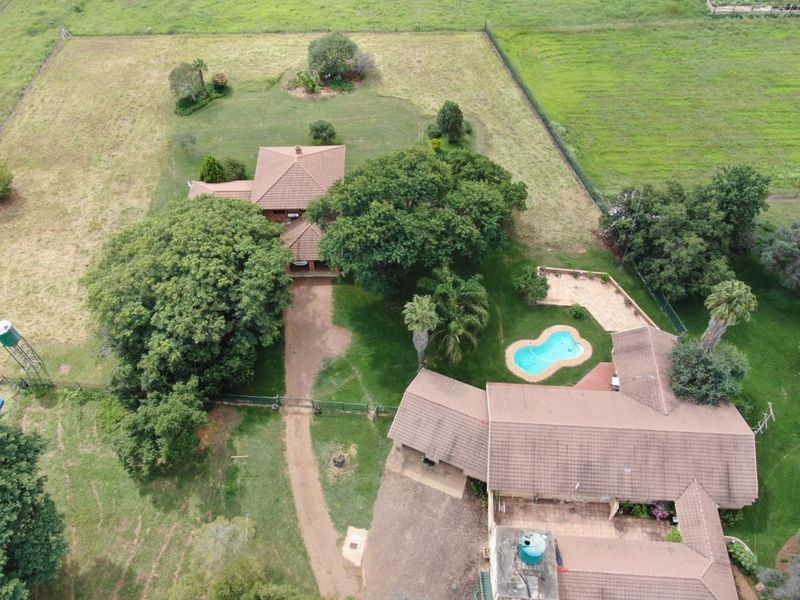 Multiple use farm close to Bela Bela for sale. Good water, tar road, Modern facilities - Photo 3