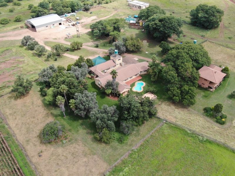 Multiple use farm close to Bela Bela for sale. Good water, tar road, Modern facilities - Photo 2