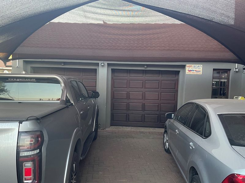 Modern 5-Bedroom Family Home with an Upstairs Flatlet - Photo 7