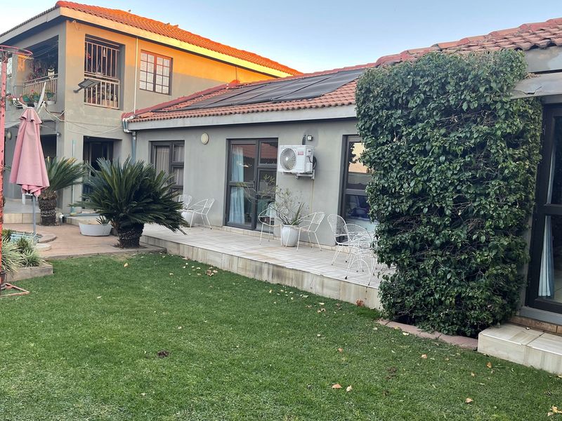 Modern 5-Bedroom Family Home with an Upstairs Flatlet - Photo 10