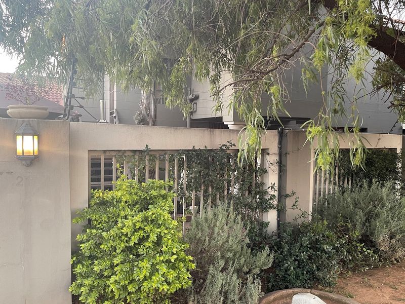 Modern 5-Bedroom Family Home with an Upstairs Flatlet - Photo 9