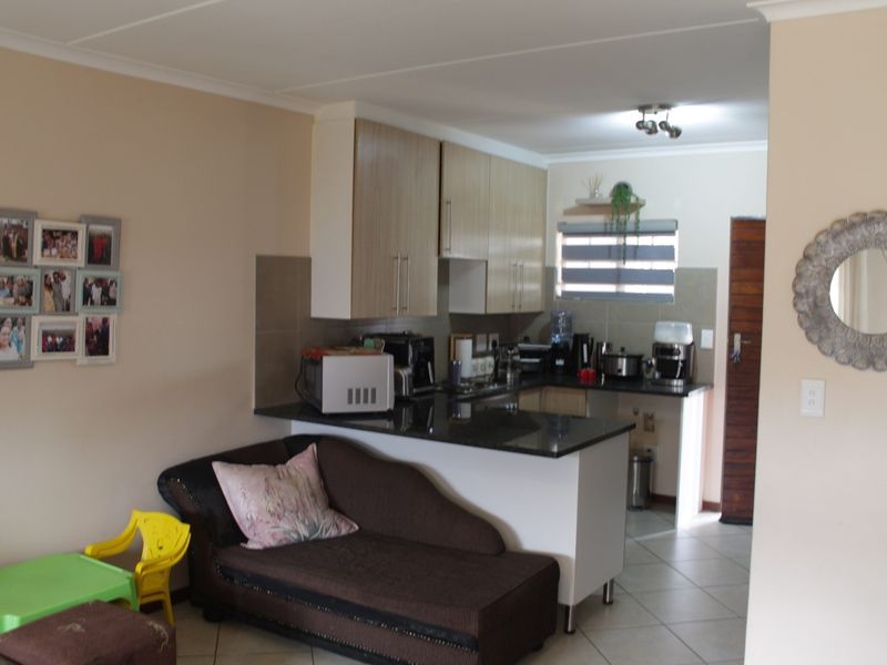 Charming 2-Bedroom, 1-Bath Ground Floor Corner Apartment in Sagewood, Midrand - Photo 10