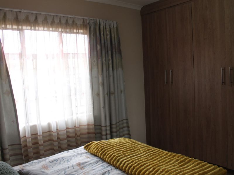Charming 2-Bedroom, 1-Bath Ground Floor Corner Apartment in Sagewood, Midrand - Photo 7
