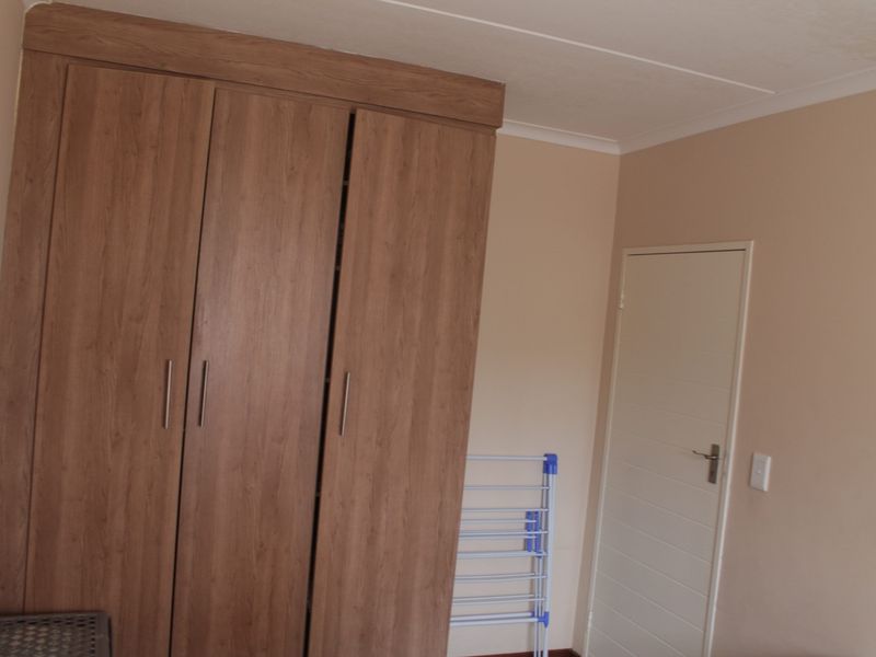 Charming 2-Bedroom, 1-Bath Ground Floor Corner Apartment in Sagewood, Midrand - Photo 3