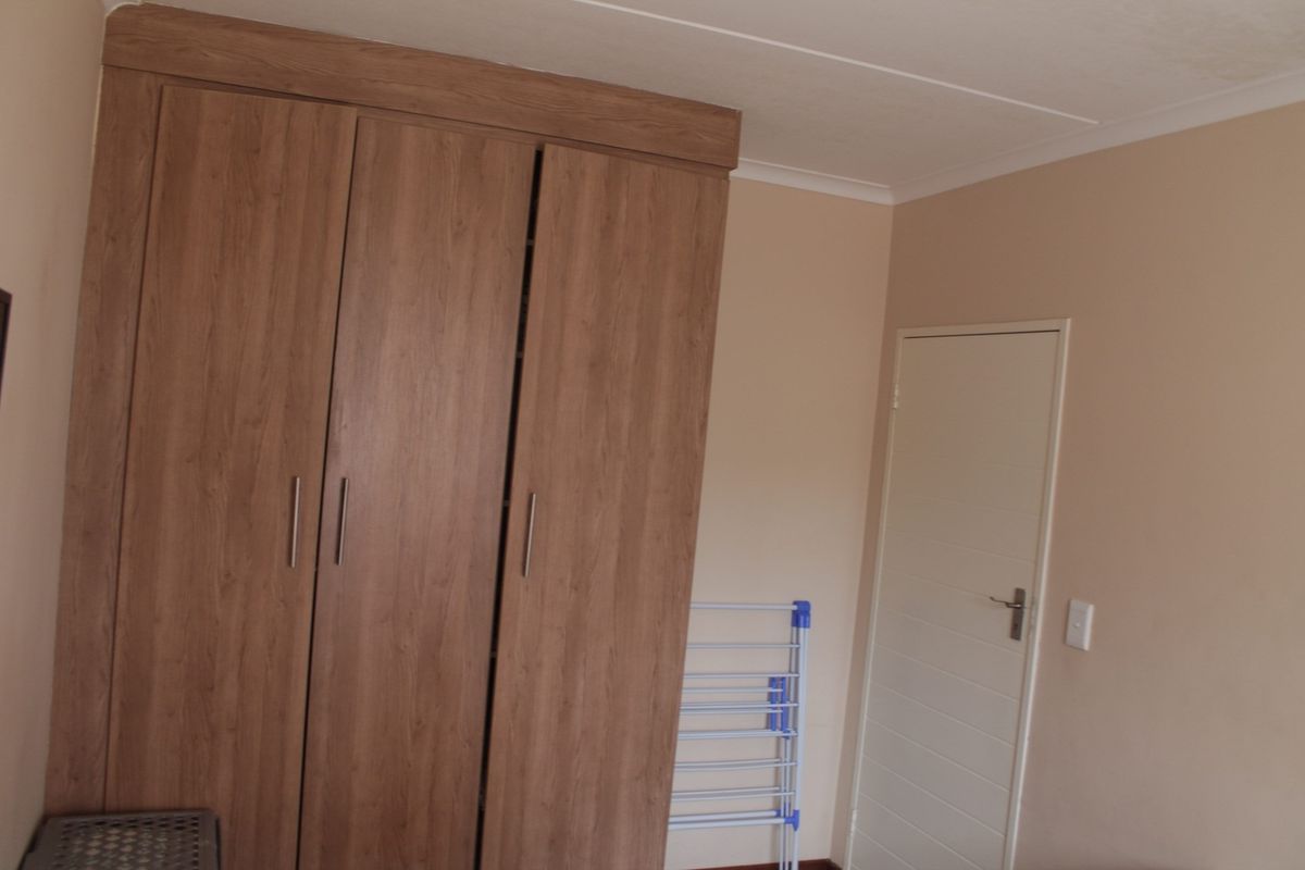 Charming 2-Bedroom, 1-Bath Ground Floor Corner Apartment in Sagewood, Midrand - Photo 3