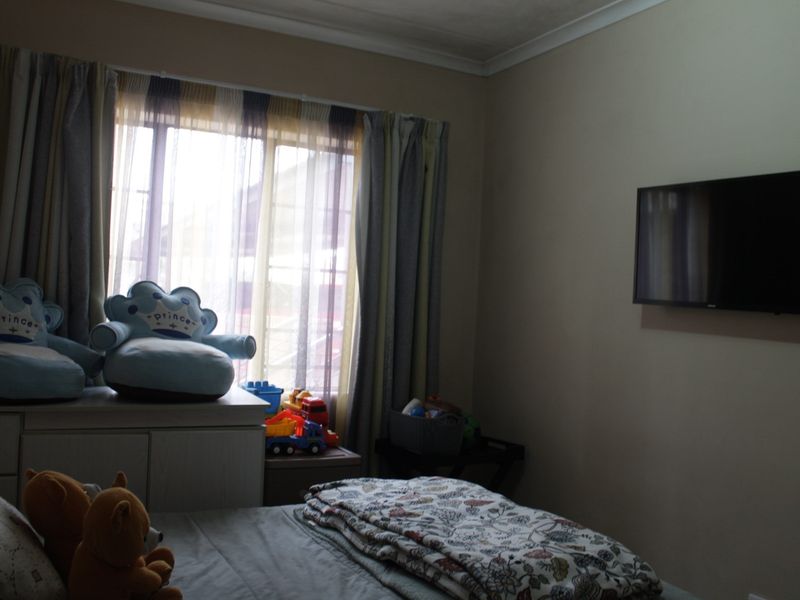 Charming 2-Bedroom, 1-Bath Ground Floor Corner Apartment in Sagewood, Midrand - Photo 5