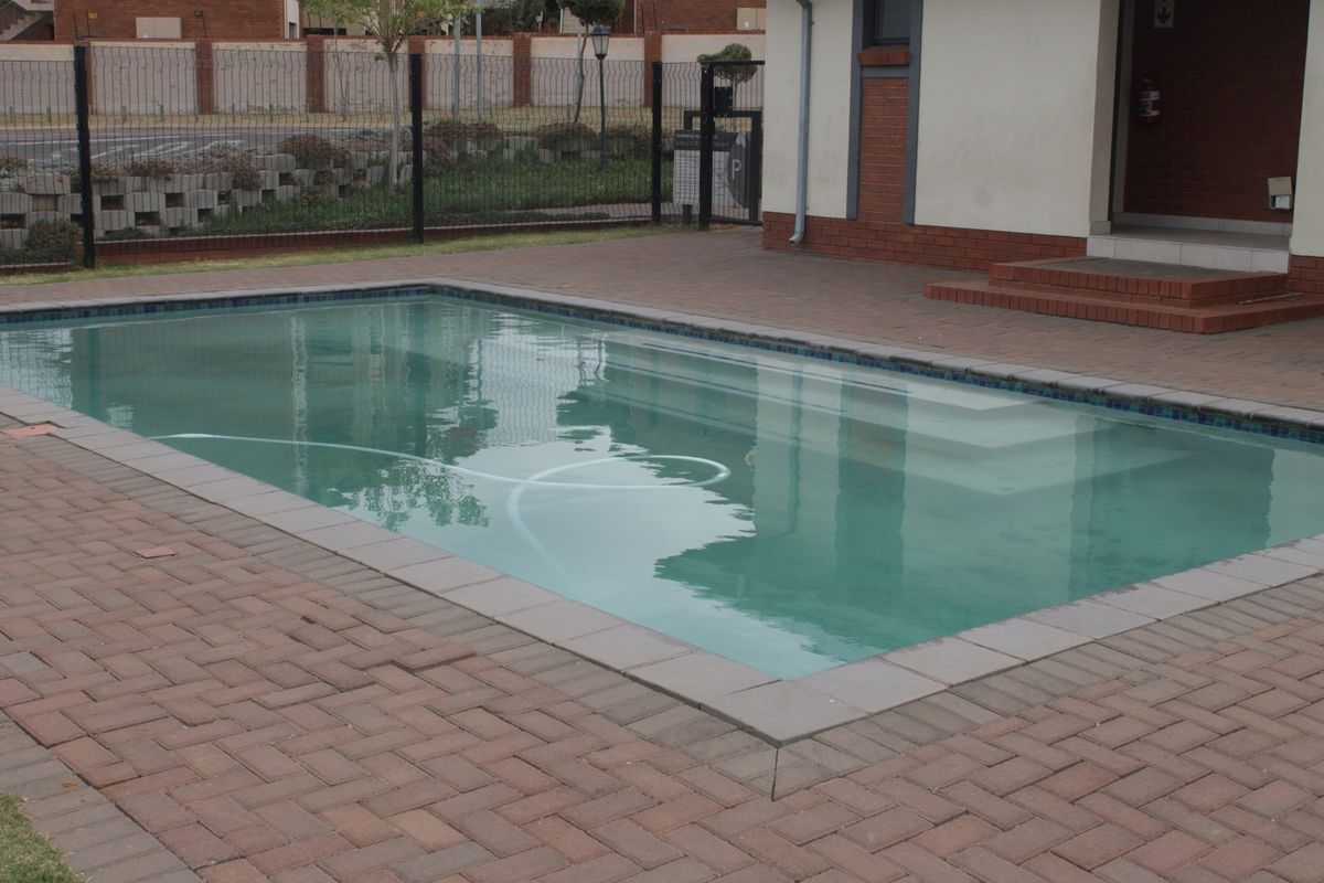 Charming 2-Bedroom, 1-Bath Ground Floor Corner Apartment in Sagewood, Midrand - Photo 2