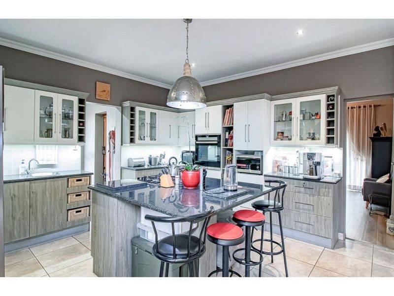 Spacious Family Home with Modern Finishes and Entertainment Appeal - Photo 8