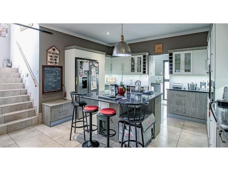 Spacious Family Home with Modern Finishes and Entertainment Appeal - Photo 7