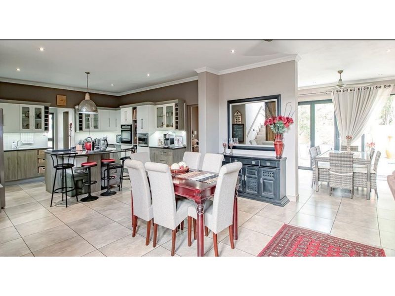 Spacious Family Home with Modern Finishes and Entertainment Appeal - Photo 5